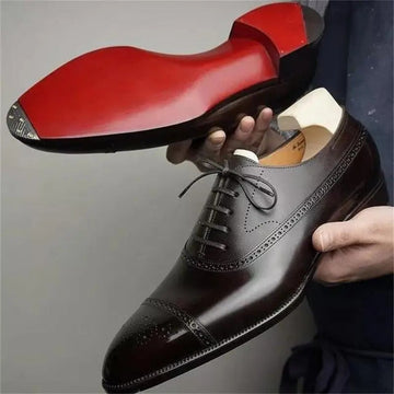 Heren Oxford Schoenen – Glanzend Leer – Brogue Details – Gesloten Vetersluiting