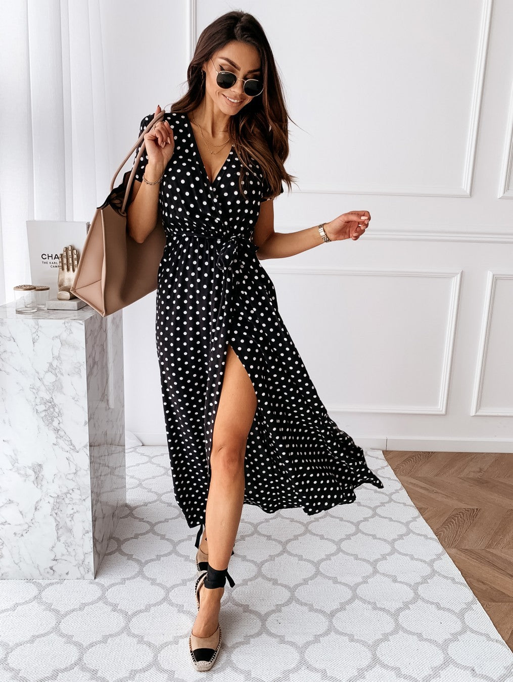 Dames Maxi Jurk – V-Hals – Polkadot Print – Luchtige Stof – Met Taillelint