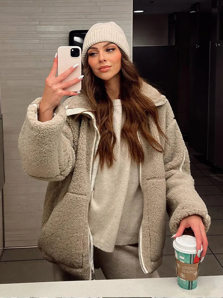 Damjacka – Oversized Passform – Mjuk Fleece – Hög Krage – Dragkedja och Fickor