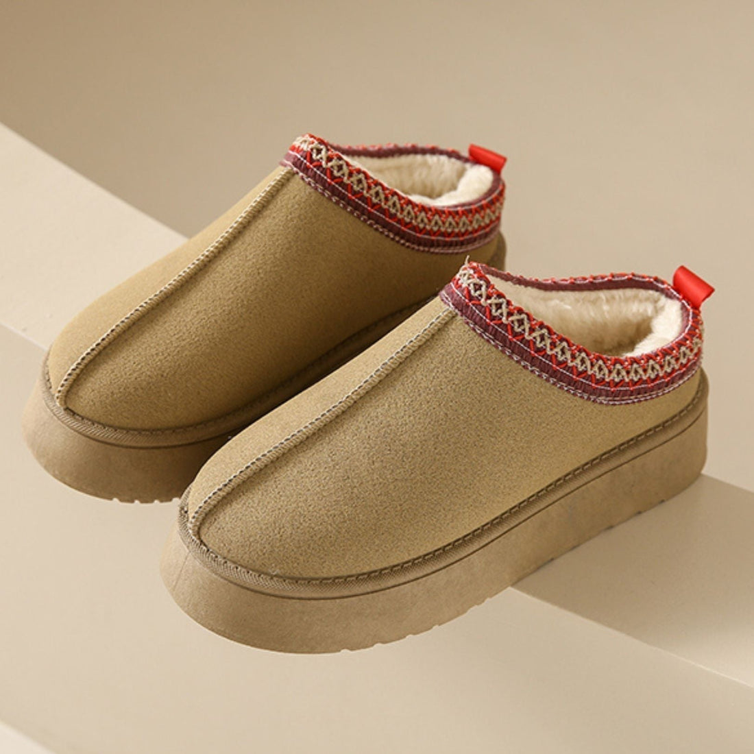 Dames Slipper - Pluche - Clogstijl - Brede Pasvorm - Geometrisch Borduurwerk