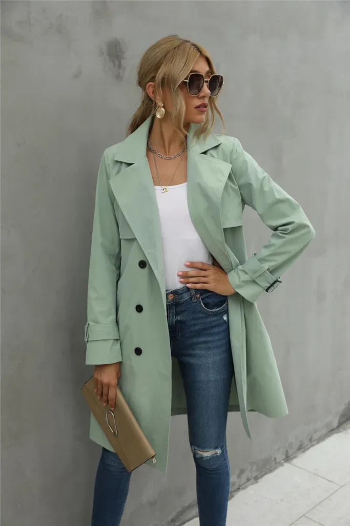 Dames trenchcoat – Getailleerd model – Katoenmix – Dubbelrijig – Riemmanchetten