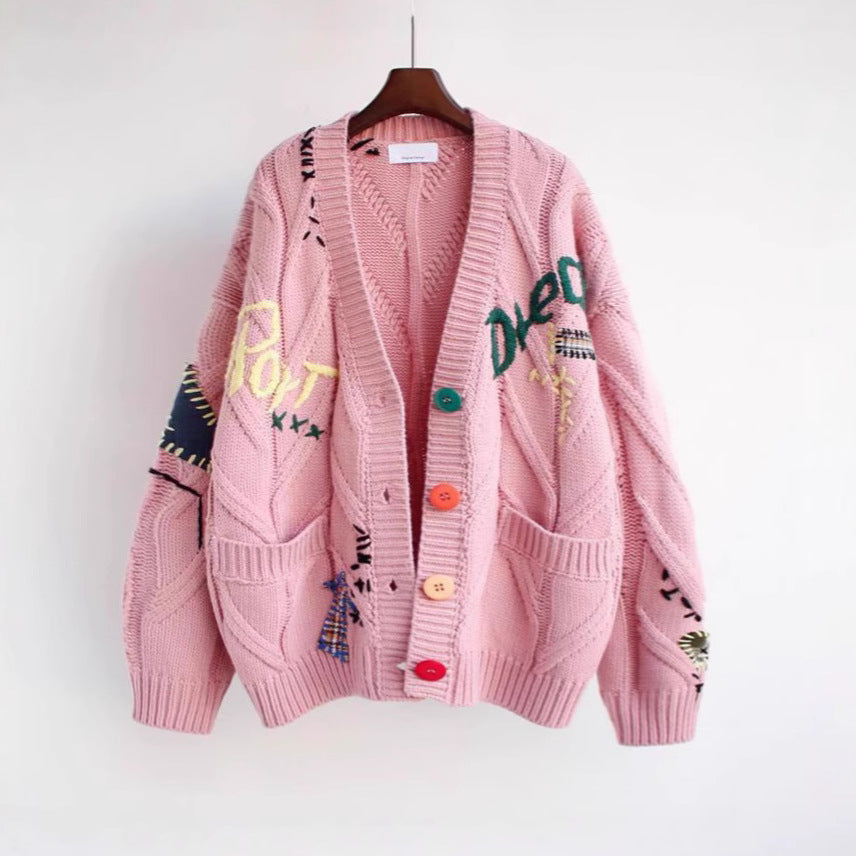 Dam kofta – oversized passform – grovstickad – ribbstickade kanter – sidfickor – broderier