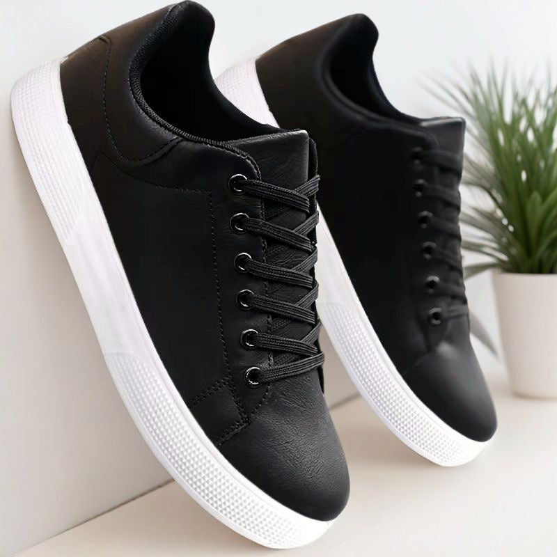Heren sneakers – laag model – vetersluiting – gladde afwerking – rubberen zool