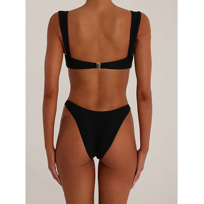 Dam Bikini Set – Högt Utskuren – Utskuren Design – Stretchtyg – Metalliska Detaljer