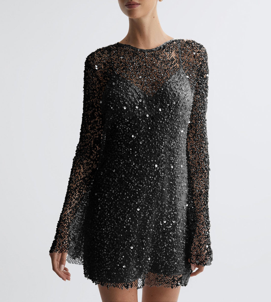 Dam Cocktailklänning – Åtsittande Modell – Paljett Design – Långa Ärmar – Mini Längd