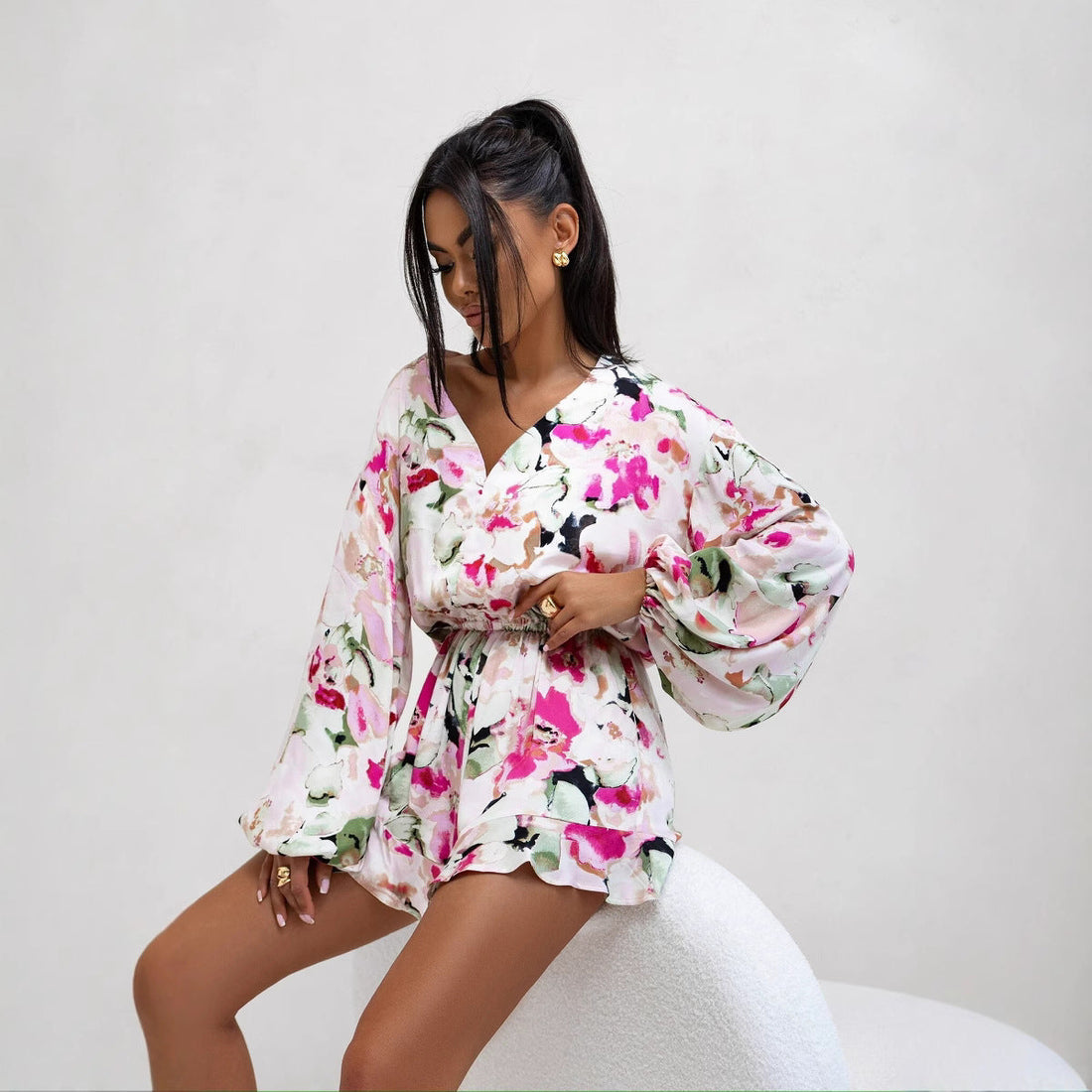 Dam Jumpshort – V-ringning – Luftigt Tyg – Lång Ärm – Abstrakt Tryck – Elastisk Midja