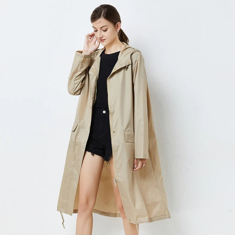 Dam Regnjacka – Vattentät – Avslappnad Passform – Lång Modell – Huva och Klaffickor