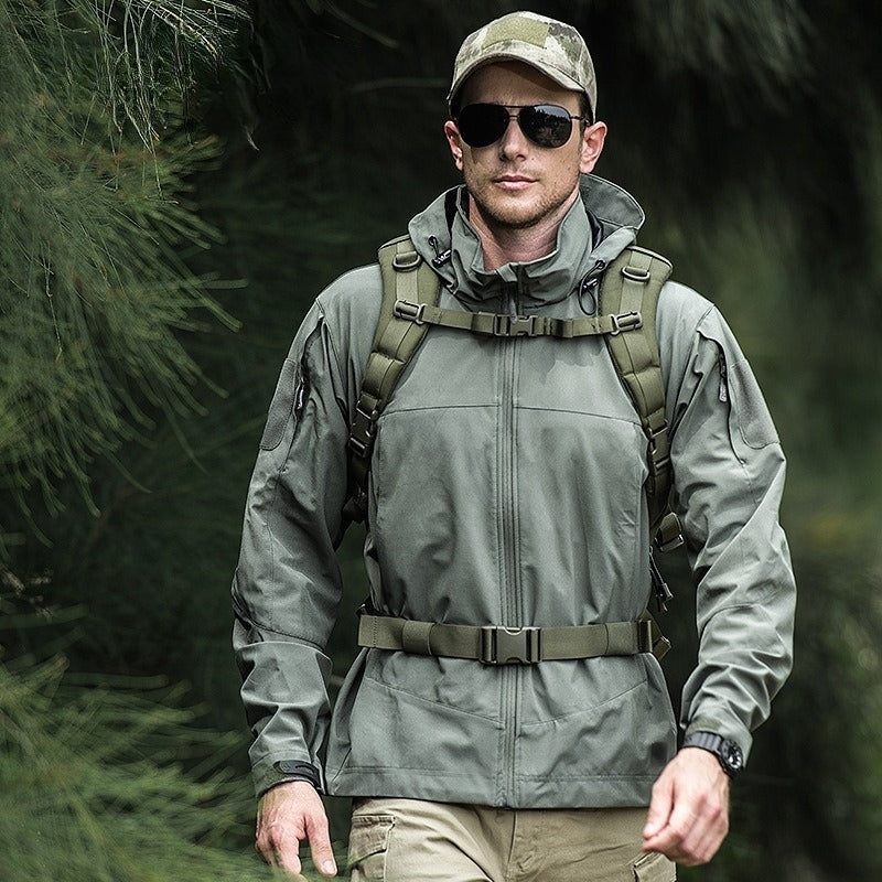 Heren Softshell Jas – Getailleerd Model – Winddicht – Capuchon – Meerdere Zakken