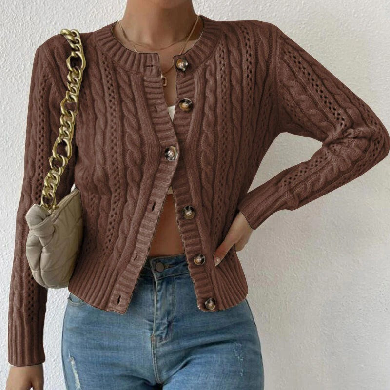 Damkofta – Figursydd Modell – Kabelstickning – Knäppning – Långa Ärmar – Ullkänsla