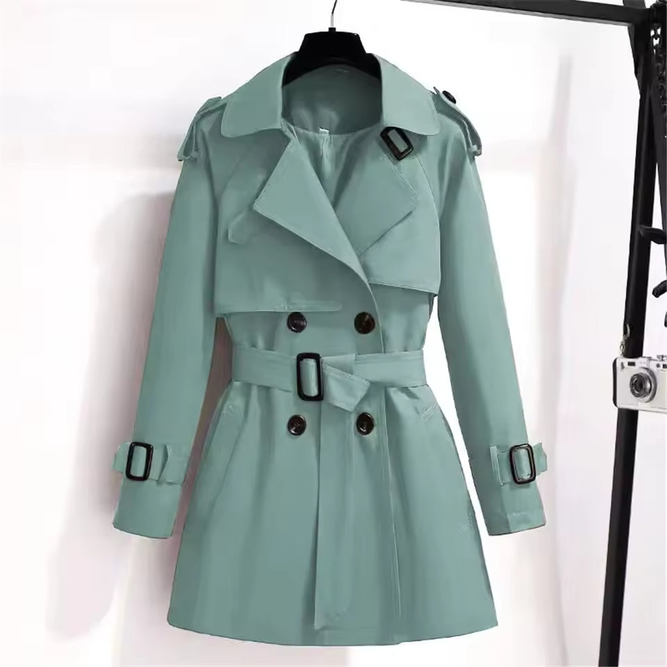 Dames trenchcoat – Getailleerde pasvorm – Double breasted – Ceintuur – Klassieke revers