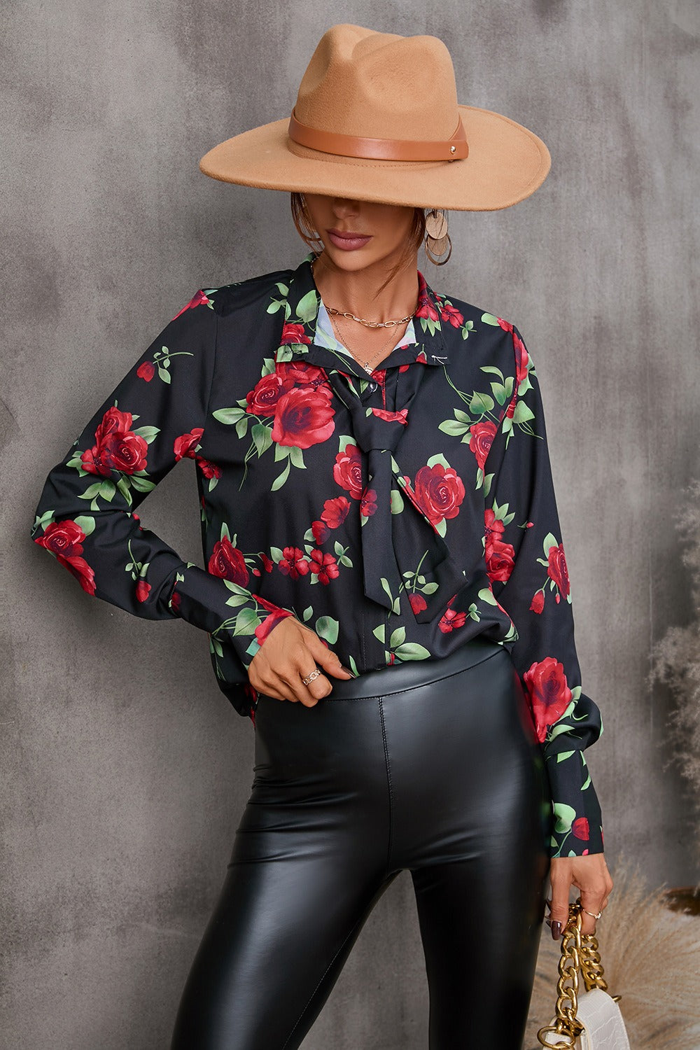 Dam Blus – Figursydd Passform – Hals Med Rosett – Print – Långa Ärmar Med Manschetter