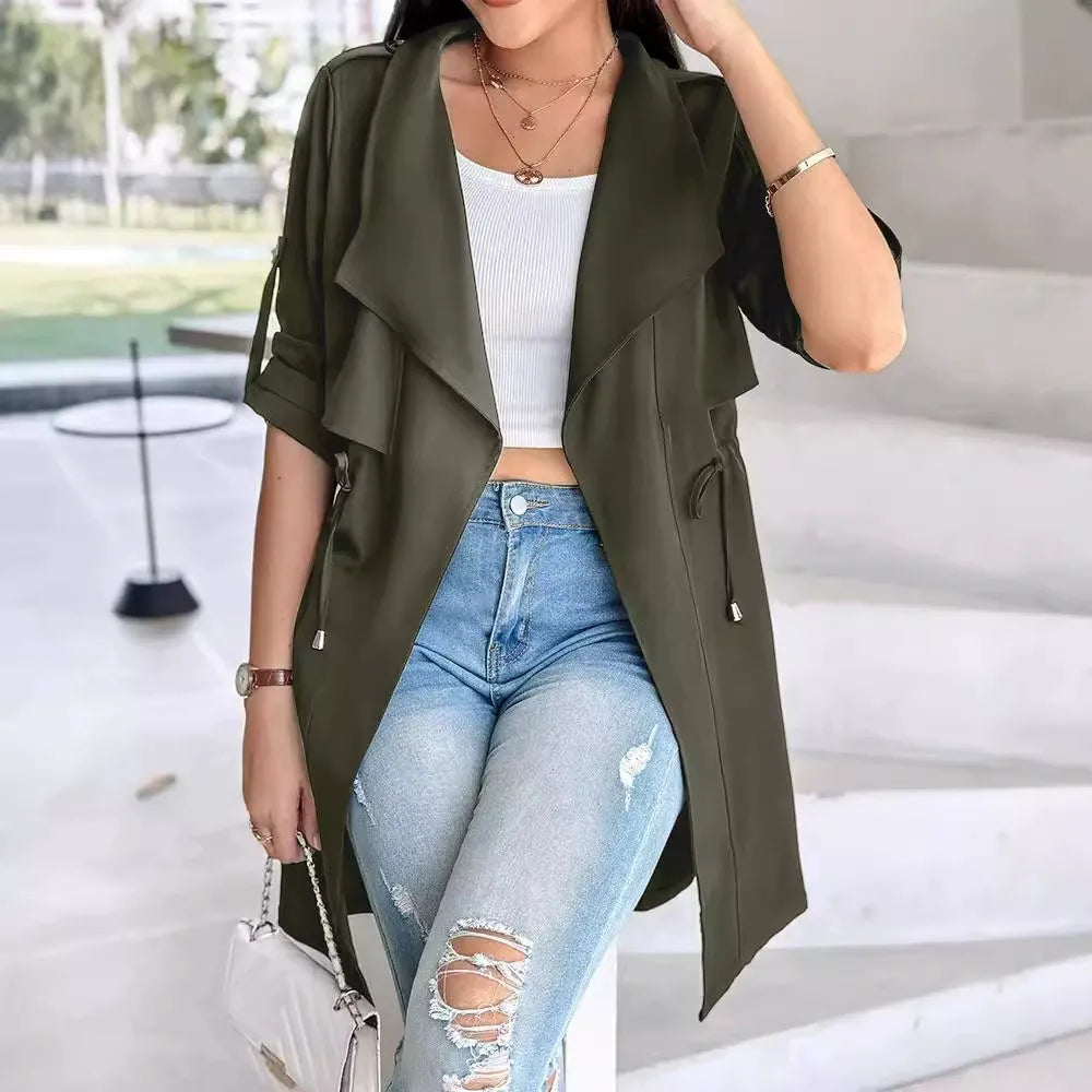Dames trenchcoat – Relaxed fit – Verstelbare taille – Opgerolde mouwen – Halflang