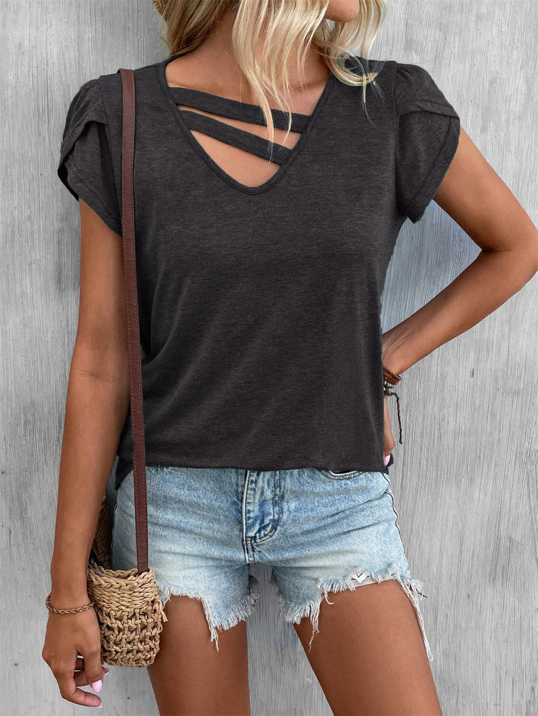 Dames V-hals T-shirt – Relaxte Pasvorm – Katoenmix – Kruisband Detail – Korte Mouw