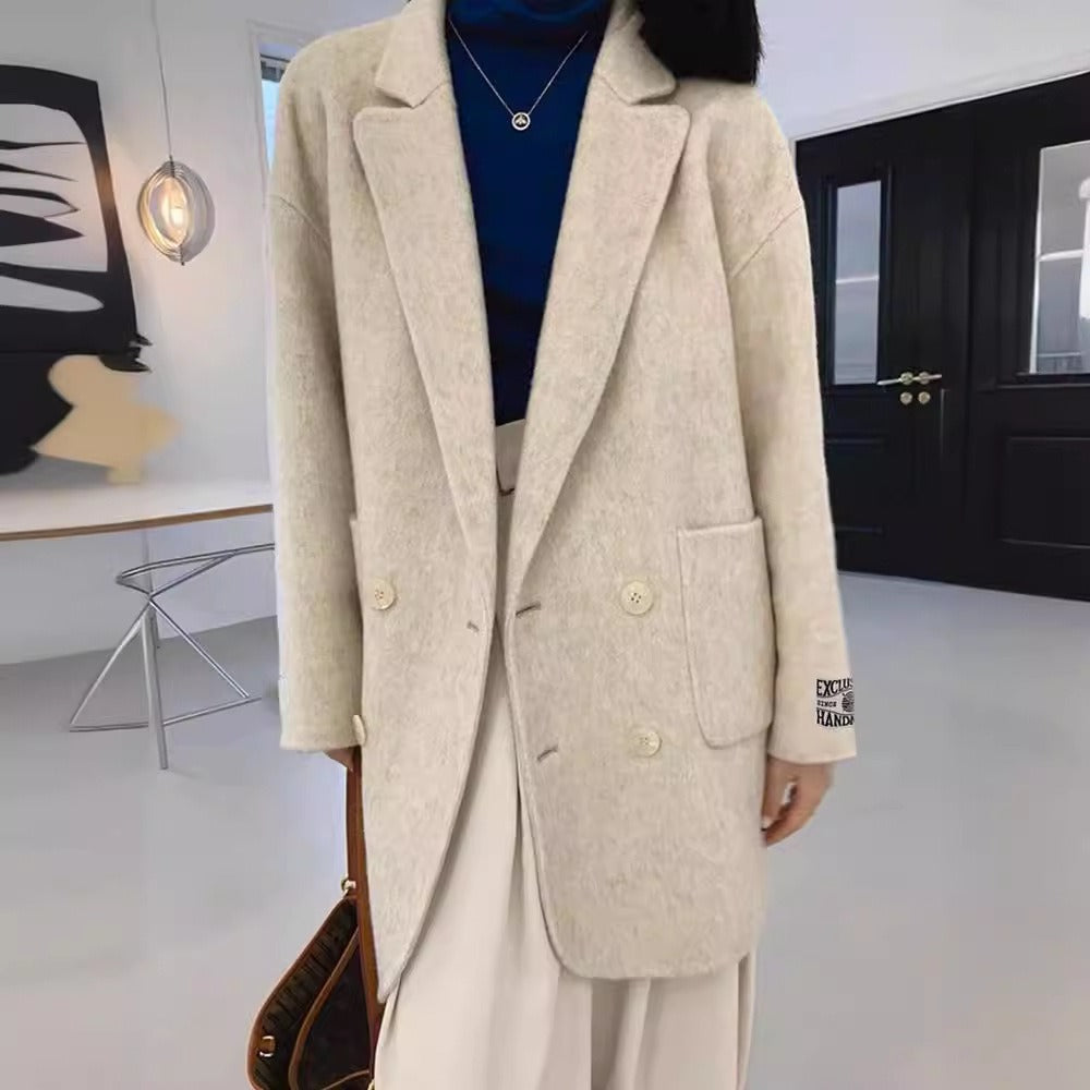 Damkappa – Oversized Passform – Ull – Dubbelt Knäppt – Långa Ärmar – Klassisk Krage
