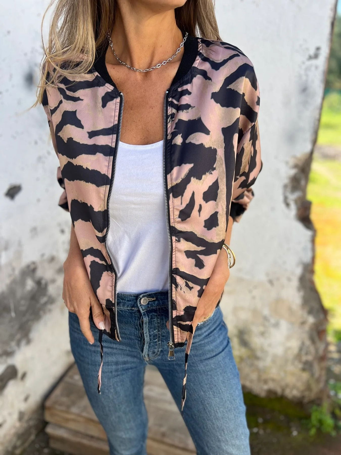 Dames Jack – Regular Fit – Dierlijke Print – Ribboorden – Heuplengte – Ritsluiting